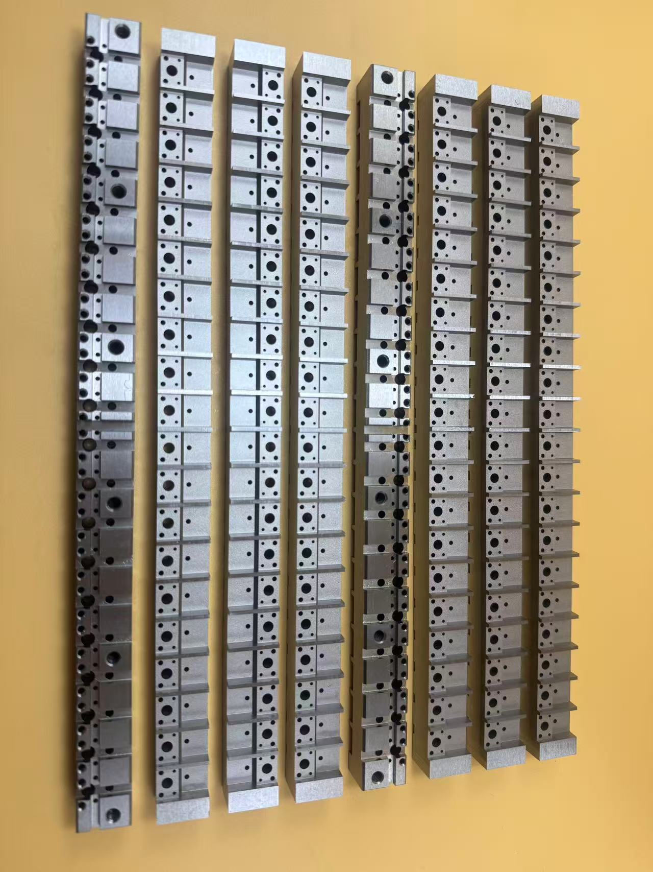 Was sind die Hauptfaktoren, die Drahterodierteile beeinflussen?